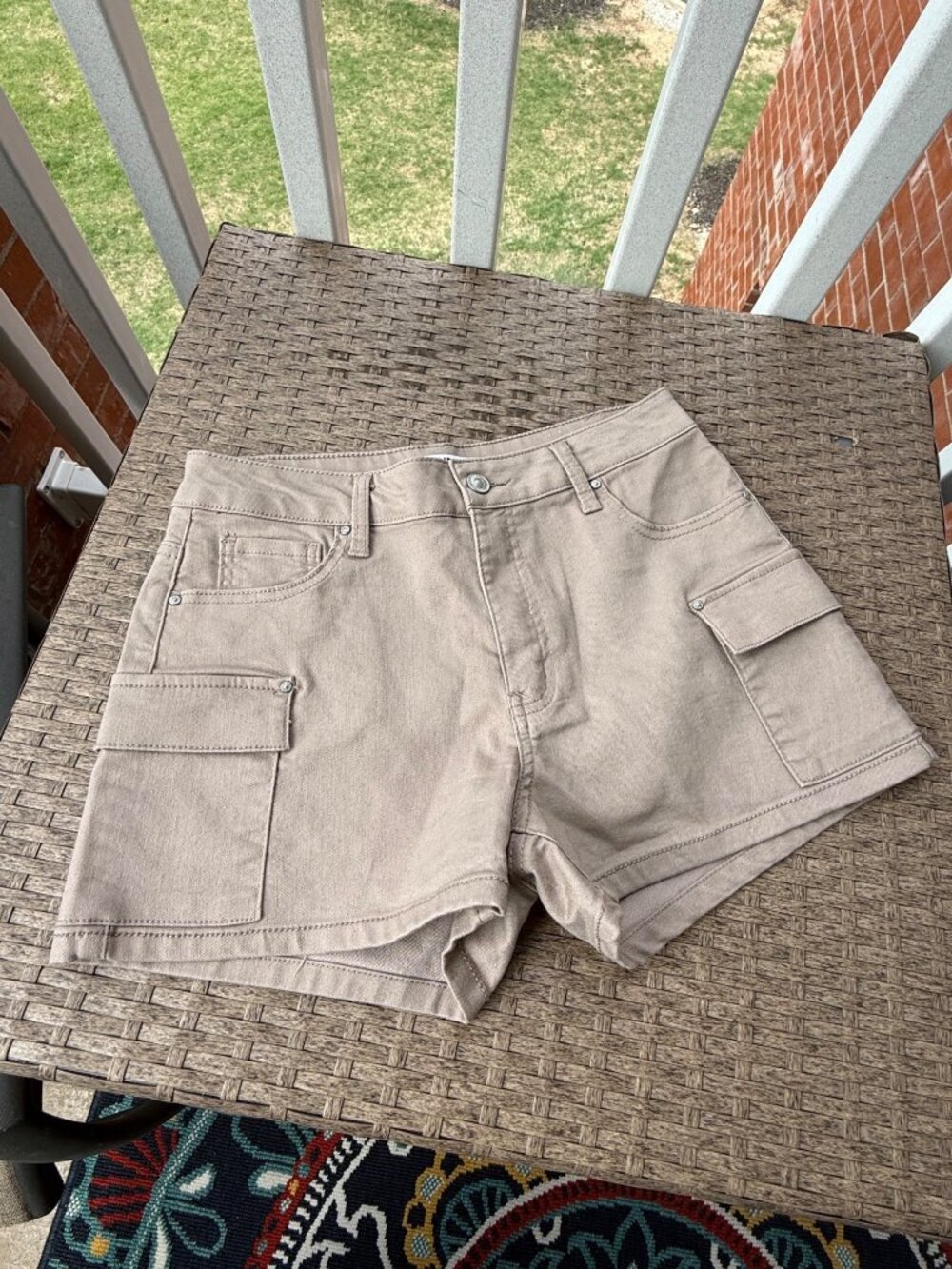 Wax Jean Collection Women’s Beige Cargo Shorts Size Large Stretch Utility Casual
